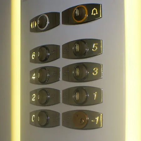 波尔图索拉尔一室公寓酒店 *